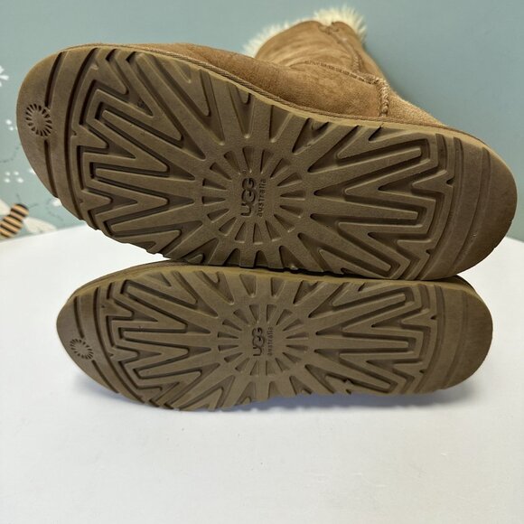 Uggs Women's Boots Size 6 Bailey Triplet 3 Button Sherling Style Chestnut - Picture 7 of 10